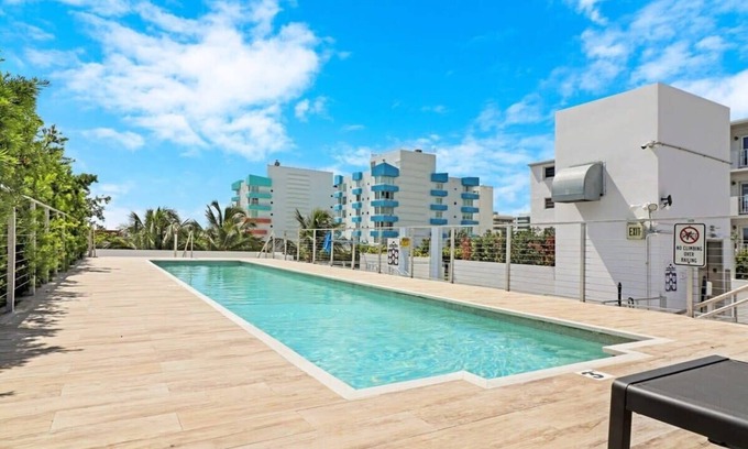 South Pointe House | Roami at 250 Collins | Rooftop Pool | 3 Bedroom