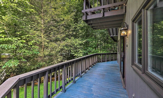 Roan Mountain Cabin | Roan Mountain Creekside Cabin: Hike & Fish!