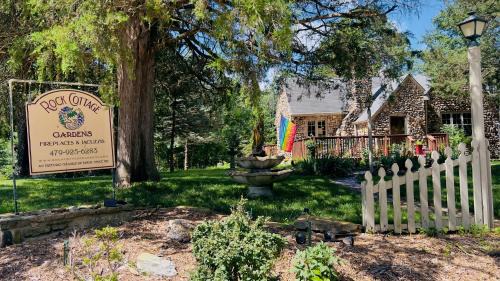 Eureka Springs Historic District Bed & Breakfast | Rock Cottage Gardens B&B