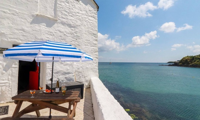Portmellon Cottage | ROCK COTTAGE, pet friendly, country holiday cottage in Mevagissey