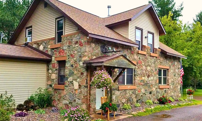 Phillips Apartment | Rock Garden Rental | 3 Beds, comfortable and clean