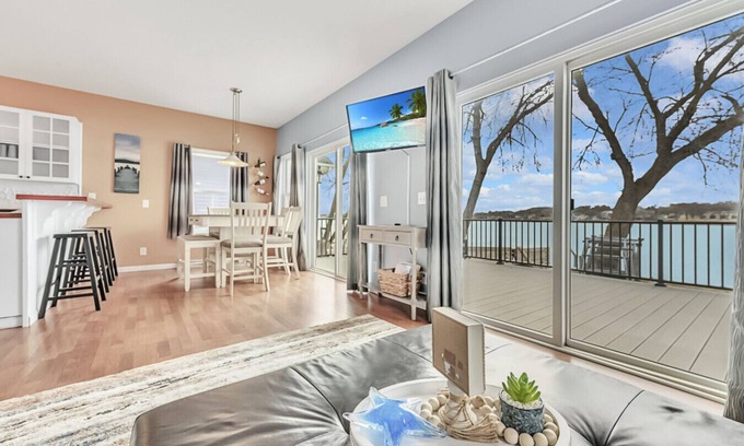 Spirit Lake House | Rock'n Reel Lake House on East Lake Okoboji (Lakefront)