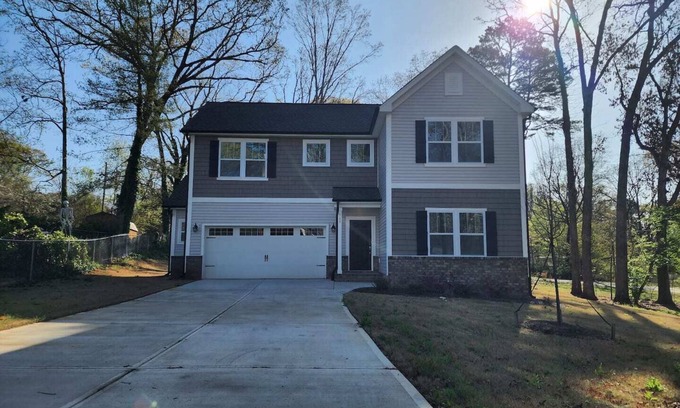 Statesville House | Rock & Relax in our 3-Bedroom Music-Themed Getaway in the heart of Statesville