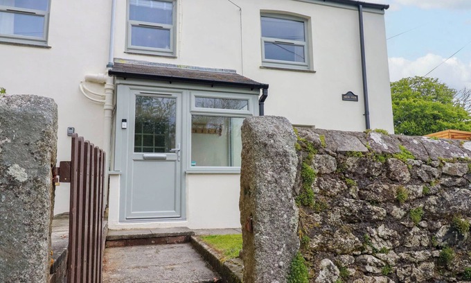 Trethurgy Cottage | ROCK VIEW, pet friendly, character holiday cottage in St Austell