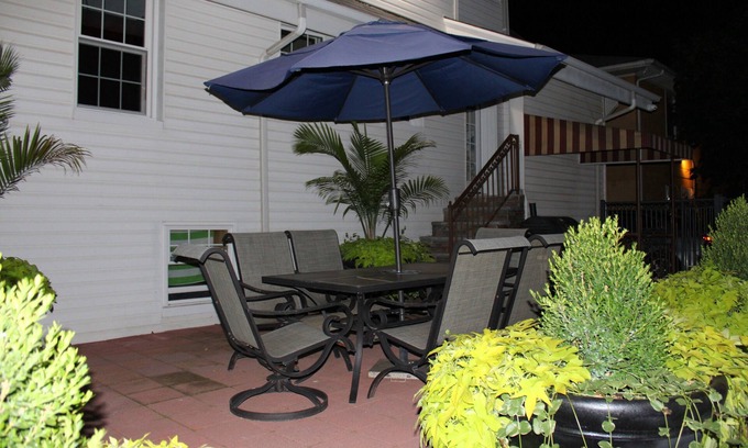 Queens House | Rockaways Hisoric Retreat | 4BR