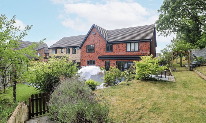 Skegby Cottage | ROCKCLIFFE GRANGE, family friendly, with a garden in Mansfield