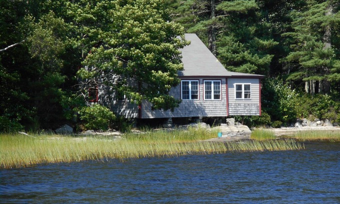 Damariscotta Cottage | Rocky Point Cottage - Unique Cottage on the rocks of Pemaquid Lake