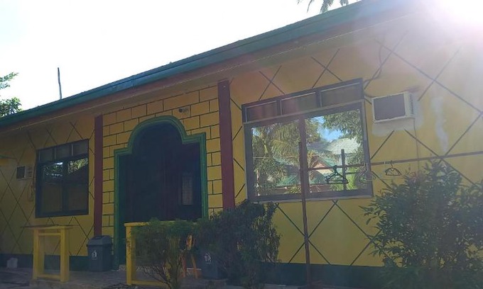 Port Barton House | Rodel Yellow Hauz