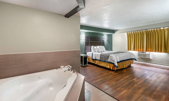 Bristol Hotel | Rodeway Inn Bristol near Sesame Place