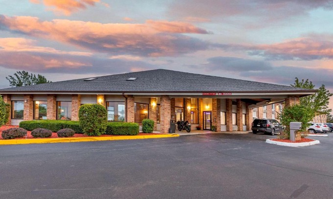 Coopersville Hotel | Rodeway Inn
