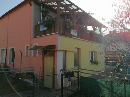 Zruc nad Sazavou House | Rodinný půldomek s vybavením a bazenem