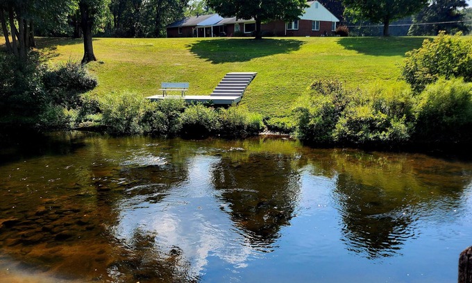 Rockford House | Rogue River Frontage