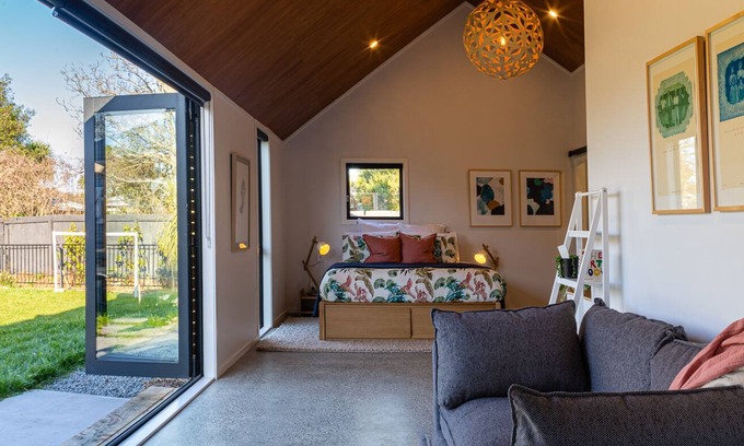 Somerfield Apartment | Roker Street Retreat - Contemporary Kiwi Styled Studio