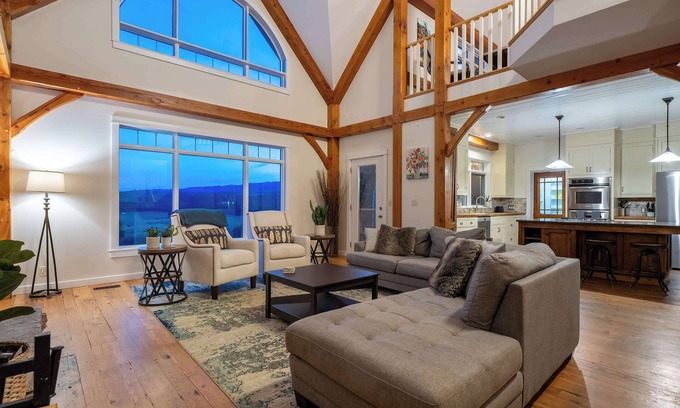 Millarville House | Rolling Hills | Rural Retreat | Sleep 15 | Hot Tub