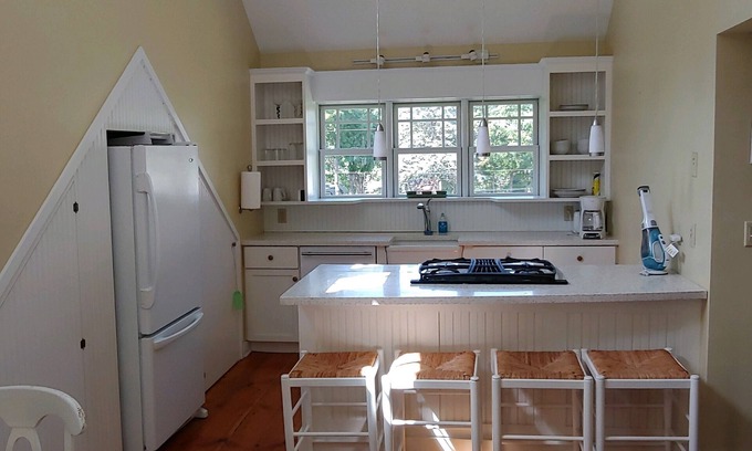 Salisbury Other | Romantic 1-Bdrm on Lake Dunmore, Views, Linens, Beach, Marina, Pub, Sleeps 4