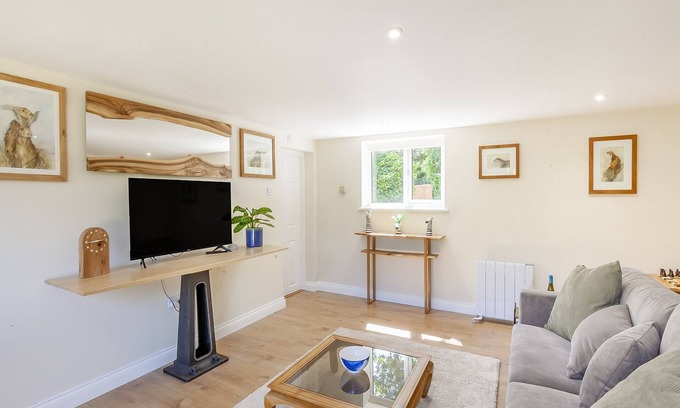 Ford Cottage | Romantic and spacious holiday home in a picturesque West Sussex village.