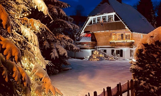 Hinterzarten Ski Chalet | Romantic Art Nouveau chalet (incl. Black Forest Card)