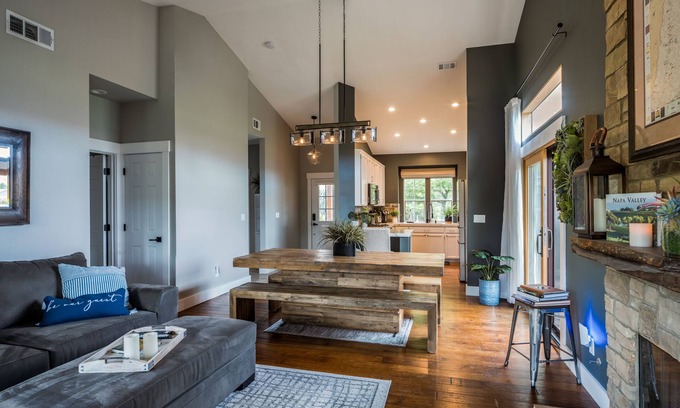 Yountville House | Romantic cottage with gorgeous Vineyard and Mountain Views.