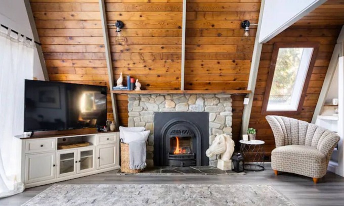 Shawnigan Lake Cabin | Romantic Getaway w/ Yoga Room