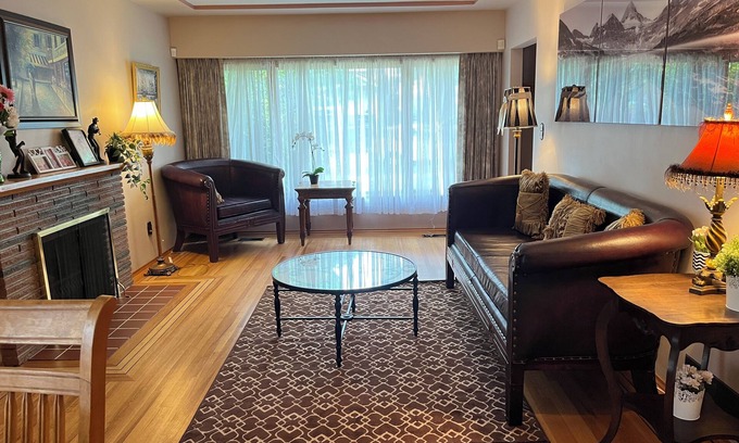 Fraserview House | Romantic Getaway Near the Heart of Vancouver