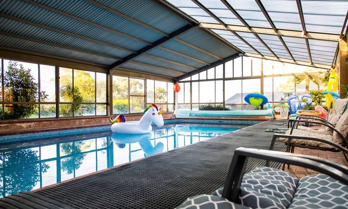 Brukunga House | romantic getaway with king bed