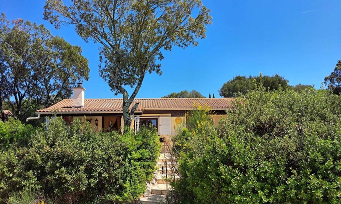 Mejannes-le-Clap House | Romantic holiday house in the south of France in a green park with swimming pool