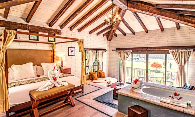 Mascota Cabin | Romantic Lakeside 1 Bedroom Cabin