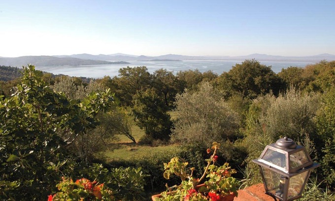 Passignano sul Trasimeno Apartment | Romantic located vacation flat above the Trasimeno Lake