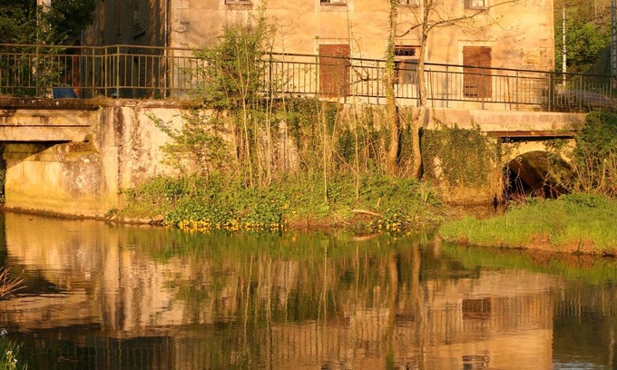 Boismont House | Romantic mill adorned with flowers and water