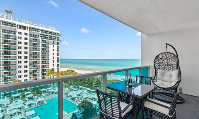 South Beach Apartment | Romantic-Paradise-Luxurious-5 star-1BR-OceanFront-View-Balcony-Miami-South-Beach