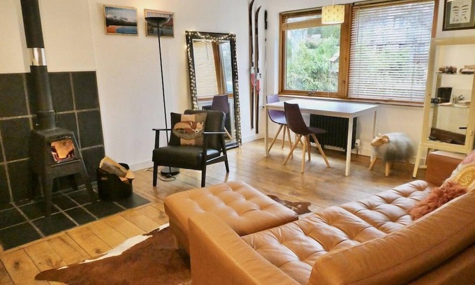 Newtonmore Cabin | Romantic Rolltop bath & cosy woodburning-stove - Baltinna West Lodge, Newtonmore.
