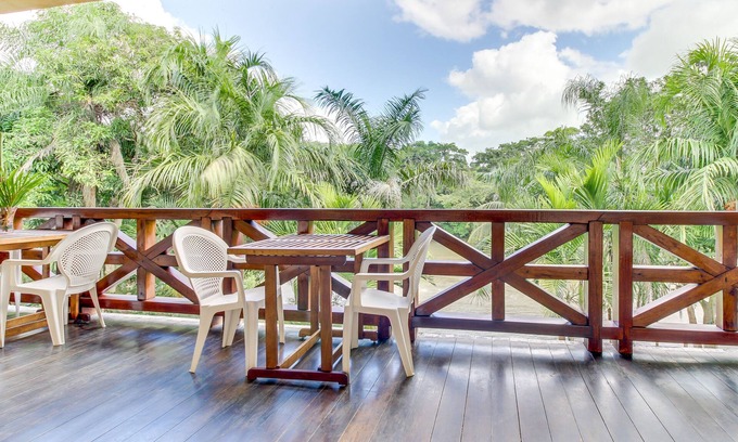 Bullet Tree Falls House | Romantic Suite on Riverfront Property with WiFi, AC & On-Site Pool/Dining