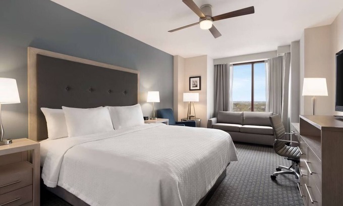 Spruce Hill Hotel | Romantic Suites with Free Breakfast, 3 Miles from Philly Center, Near UPenn!