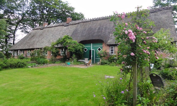 Schnarup-Thumby Apartment | Romantic thatched roof house