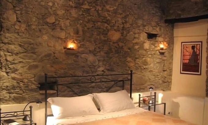 Fivizzano House | Romantic Tuscan Riverside Cottage Close to Shops/Restaurants