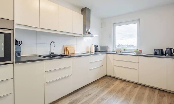 Rheda-Wiedenbruck Apartment | Roof-Suite 01 I Aufzug I BBQ I WiFi I Balkon I TV