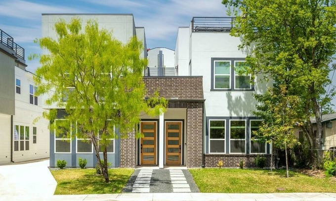 Mahncke Park House | Roof Top Deck/3 BR Su
