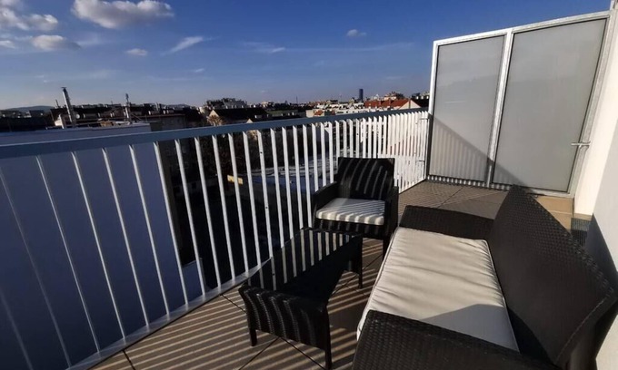 Landstrasse Apartment | Rooftop Apartment Vienna City Center - free parking