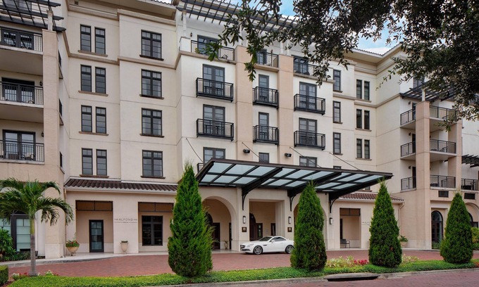 Winter Park Hotel | Rooftop Pool, Close to Parks & Rollins College - Award Winning Accommodations