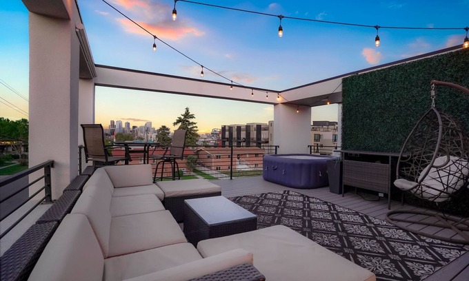 Sloan Lake House | Rooftop + pool table + hot tub near Broncos Stadium!