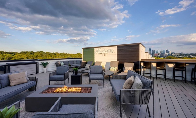 Haynes Area House | Rooftop Skyline Views DT Nash Sleeps 12