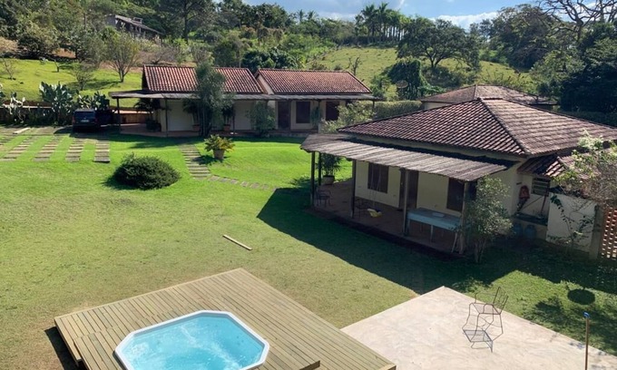 Aracariguama House | Room 50 minutes from São Paulo with fireplace, soccer field and Jacuzzi.