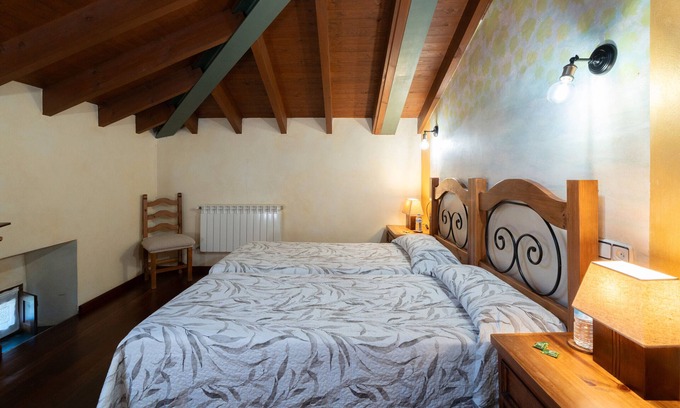 Santianes de Ola Apartment | Room 'Acebu' with Mountain View, Shared Garden and Wi-Fi