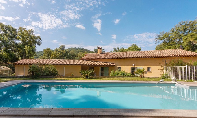 Collobrieres Apartment | Room "Azur" with Shared Pool, Wi-Fi, and Air Conditioning