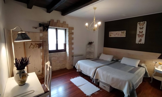 Deba Apartment | Room 'Doble 5' with Mountain View, Private Garden and Wi-Fi