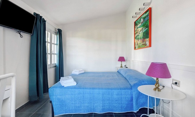 Rocchetta di Vara Apartment | Room 'Economy Matrimoniale/Doppia Con Letti Singoli' with Mountain View, Wi-Fi and Air Conditioning