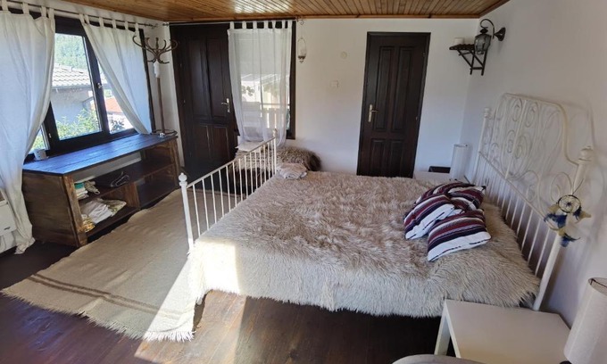 Smolyan House | Room for guests
