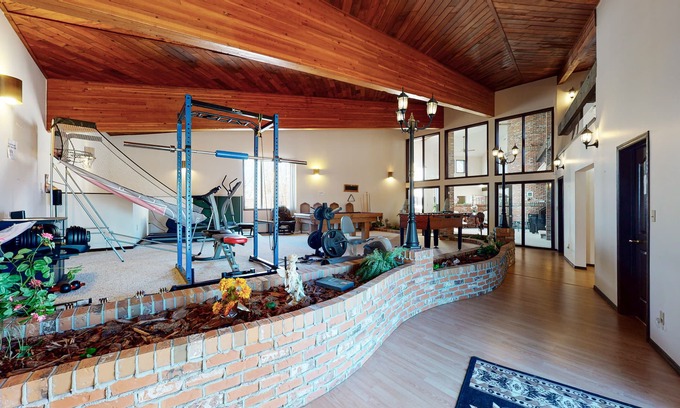 Legal House | room for rent in 8100 sq ft mansion in country