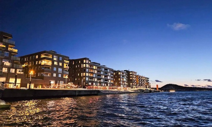 Gamle Oslo House | Room in Apartment - Waterfront Central Hotel Vibe Room King Size Bed