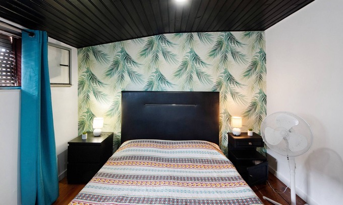 Campanha Apartment | Room 'K' with Shared Garden and Wi-Fi